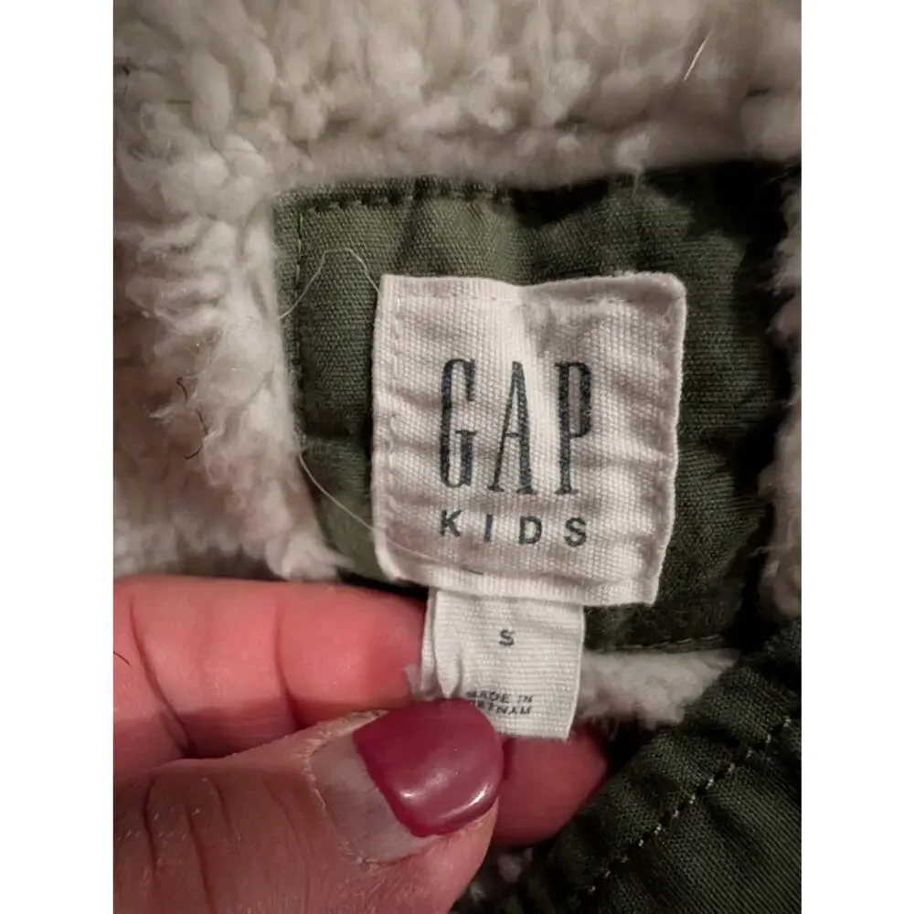 GAP kids olive green hooded jacket. S sz 6/7, 120 cm